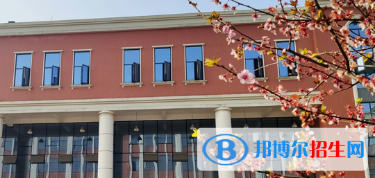 樂山市醫(yī)藥科技高級技工學(xué)校成都校區(qū)2022年招生辦聯(lián)系電話