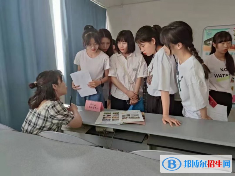 四川2022年中專和?？频膮^(qū)別