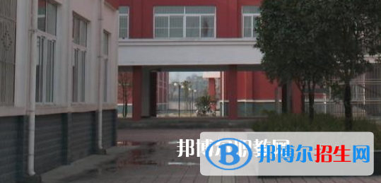 碭山縣鐵路中等專業(yè)學(xué)校2021年學(xué)費(fèi)、收費(fèi)多少 