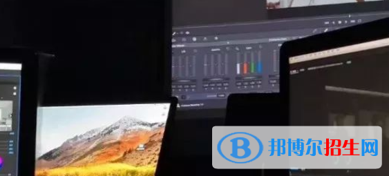 成都2022年計算機學(xué)校都有什么專業(yè)適合男生