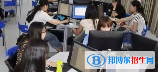 成都2022年女生學計算機學校好找工作嗎