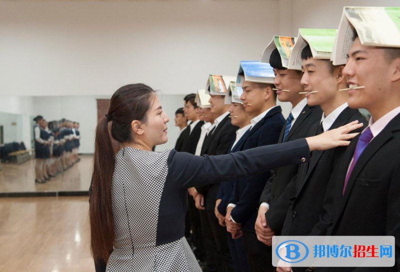 蘭州2022年男生讀航空服務學校學什么好