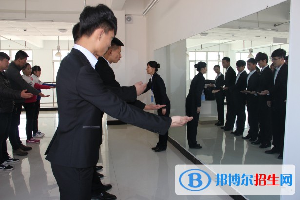 蘭州2022年男生讀什么航空服務學校好