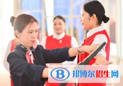 蘭州2022年女生讀航空服務(wù)學校學什么專業(yè)好
