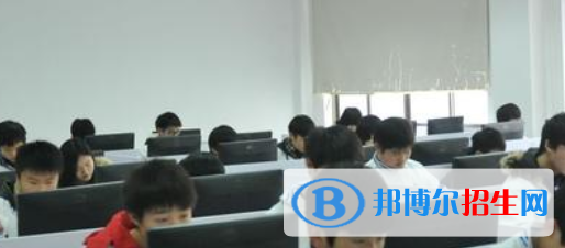 成都2022年計(jì)算機(jī)學(xué)校什么專業(yè)適合男生