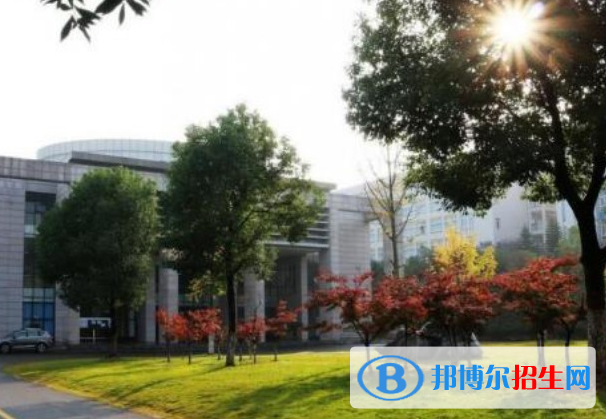 重慶醫(yī)藥科技學(xué)校2022年招生辦聯(lián)系電話(huà)
