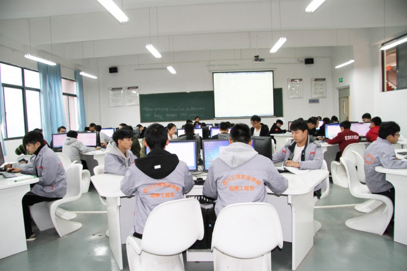 四川三河職業(yè)學(xué)院2022年報(bào)名條件、招生要求、招生對(duì)象