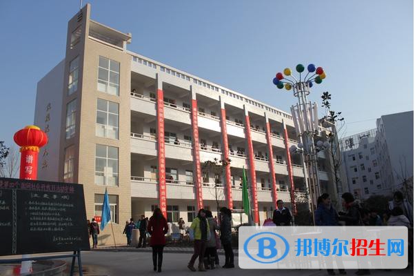 眉山東星航空職業(yè)學(xué)校2022年學(xué)費、收費多少 