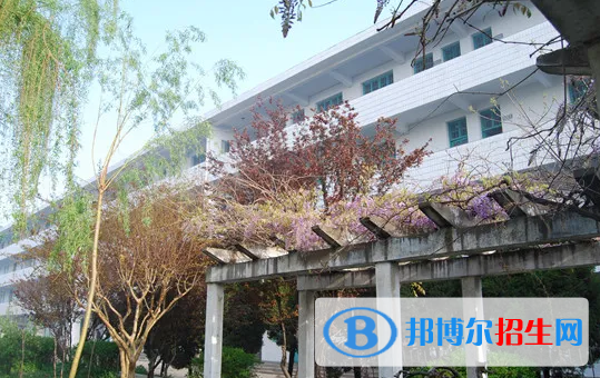 <em></em>	 貴陽2022年高中畢業(yè)可以讀中專學校嗎