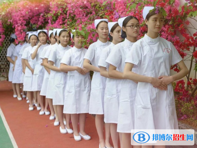 重慶三峽衛(wèi)生學校2022年招生辦聯(lián)系電話