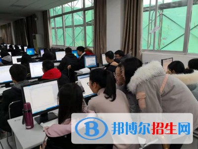 河北2022年女生學計算機學校好找工作嗎