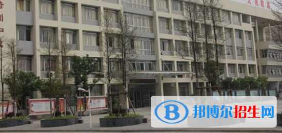 成都2022年讀計(jì)算機(jī)學(xué)校一年要多少錢(qián)