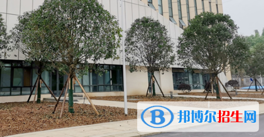 成都汽車職業(yè)技術(shù)學校2022年招生辦聯(lián)系電話