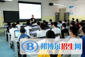 河北2022年計算機學校和中專有哪些區(qū)別