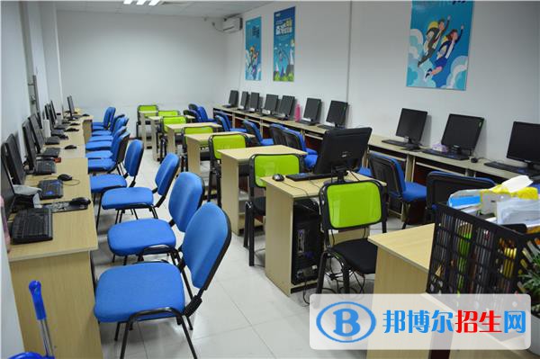 河北2022年讀計算機學(xué)校一年要多少錢