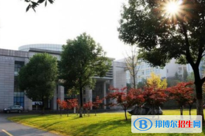 重慶市醫(yī)藥科技學校怎么樣、好不好