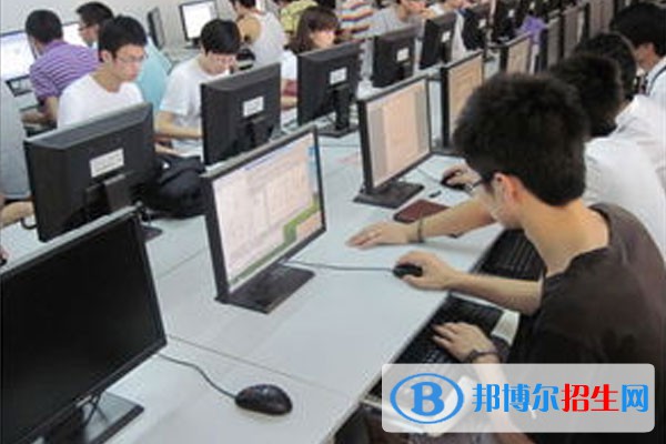 河北2022年計(jì)算機(jī)學(xué)校有什么專業(yè)適合男生