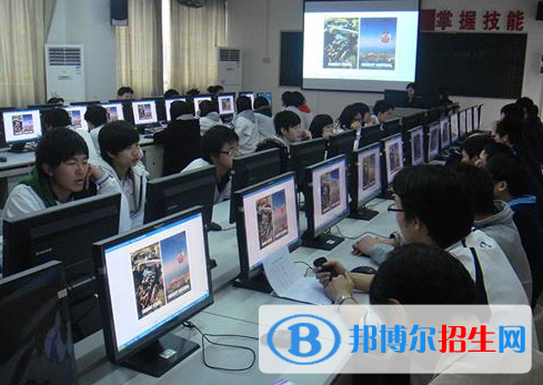 河北2022年計算機學校什么專業(yè)適合男生
