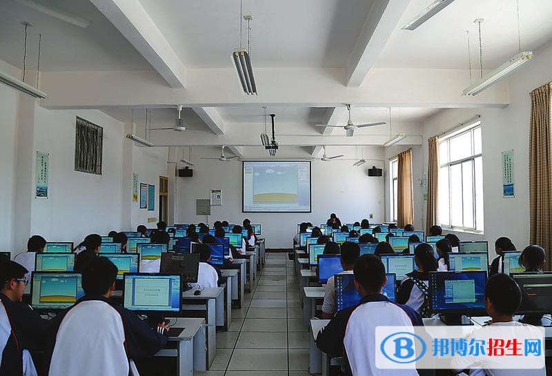 河北2022年男生上什么計(jì)算機(jī)學(xué)校好