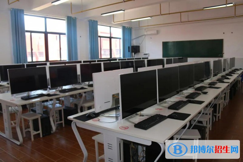 河北2022年男生讀計算機(jī)學(xué)校學(xué)什么好