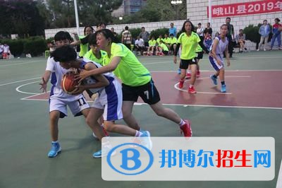 峨山縣職業(yè)高級中學(xué)2022年學(xué)費、收費多少