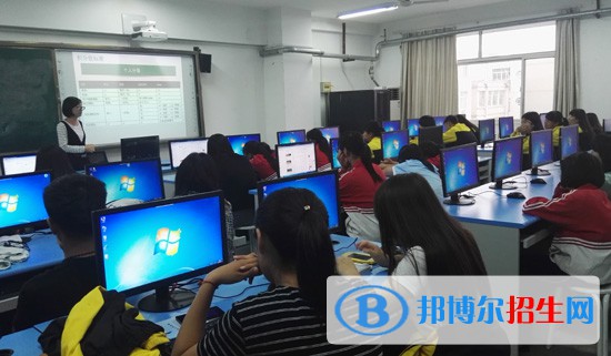 河北2022年計算機學(xué)校有哪些專業(yè)適合女生