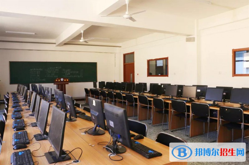 河北2022年計(jì)算機(jī)學(xué)校都有什么專業(yè)適合女生