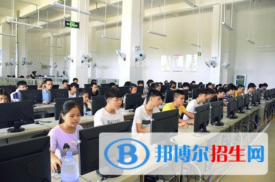 河北2022年女生學(xué)什么計(jì)算機(jī)學(xué)校好