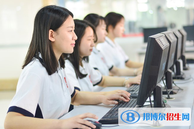 河北2022年女生讀計算機學校學什么好