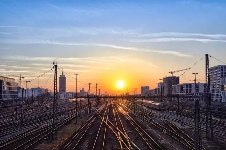 南京2022年鐵路學(xué)校中專升大專考什么