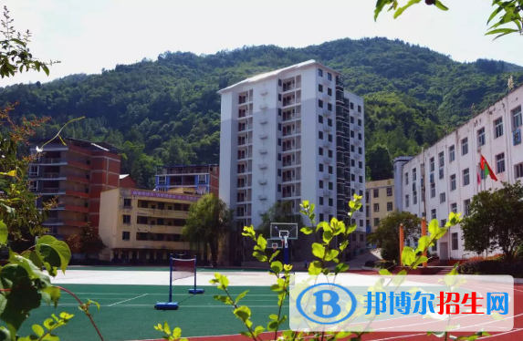 萬(wàn)源第二職業(yè)高級(jí)中學(xué)2022年學(xué)費(fèi)、收費(fèi)多少