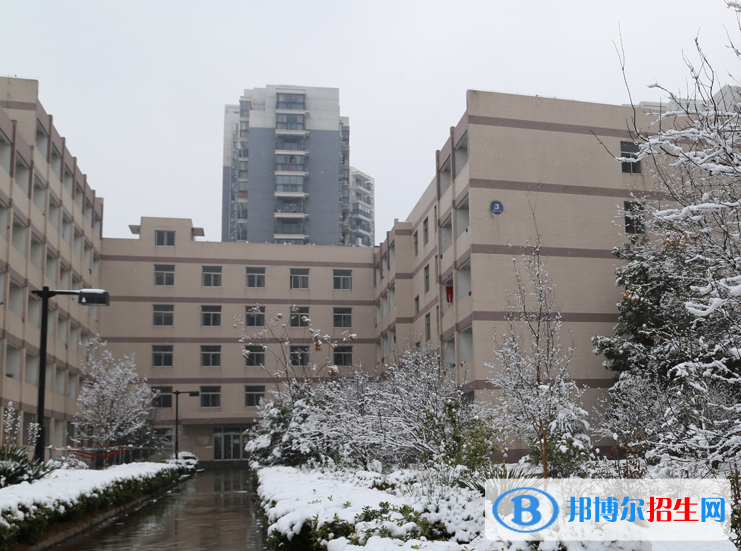 昆明現(xiàn)代科技學(xué)校2022年學(xué)費(fèi)、收費(fèi)多少