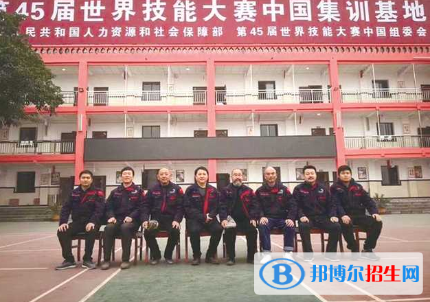 重慶衛(wèi)生技工學(xué)校2022年招生辦聯(lián)系電話