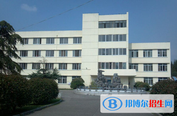 昆明市財經(jīng)商貿(mào)學校2022年招生辦聯(lián)系電話