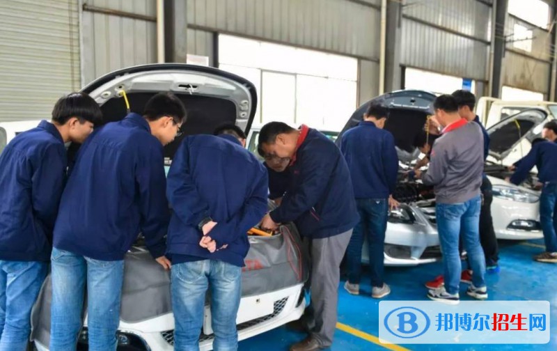 蘭州2022年初中生女生讀什么汽修學(xué)校好