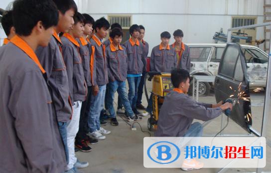云南省輕工業(yè)技工學(xué)校2022年有哪些專(zhuān)業(yè)