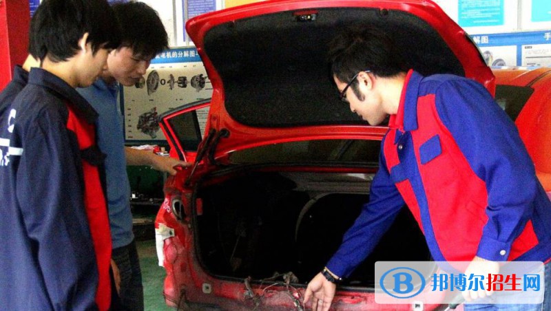 蘭州2022年汽修學(xué)校學(xué)什么好找工作