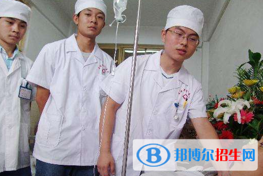重慶2022年護(hù)理學(xué)校都有什么專(zhuān)業(yè)適合男生