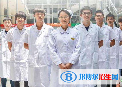 重慶2022年男生讀護(hù)理學(xué)校好不好