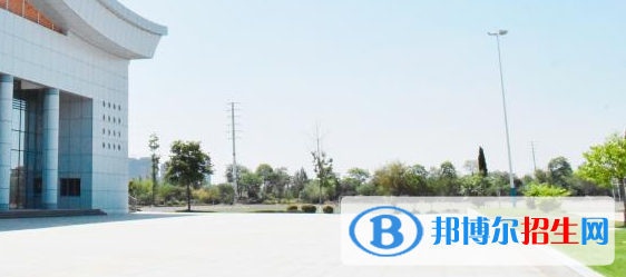 四川航天技師學院2022年招生辦聯(lián)系電話
