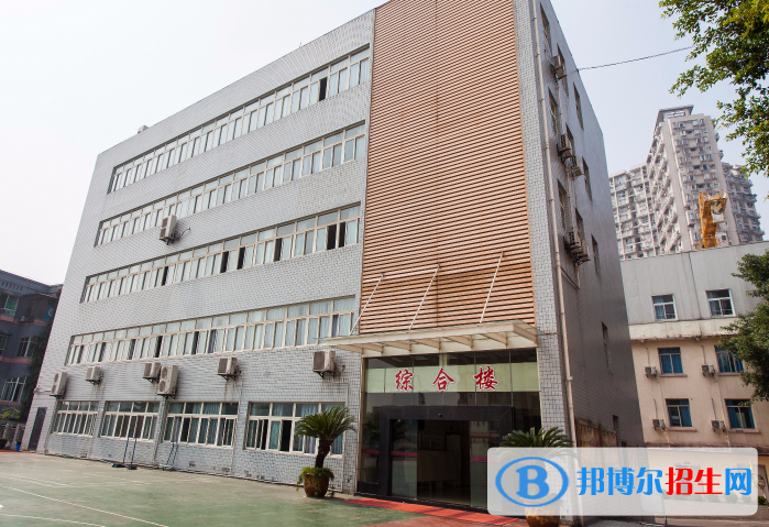 重慶建筑高級技工學(xué)校2022年報名條件、招生要求、招生對象