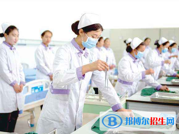 重慶2022年護理學校和職高哪個好