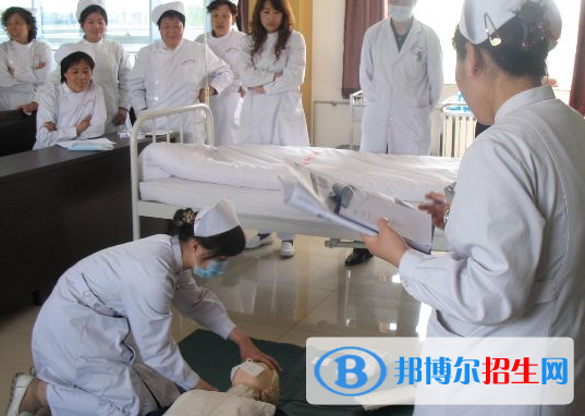 重慶2022年職高好還是護(hù)理學(xué)校好