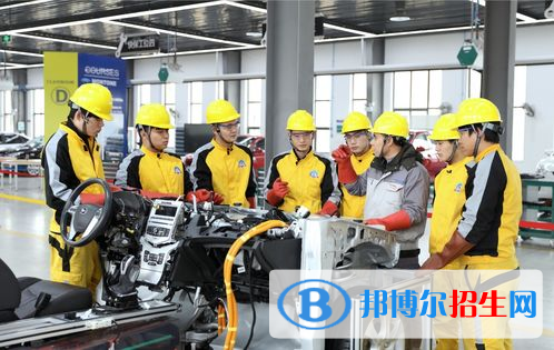 蘭州2022年男生讀汽修學校好不好