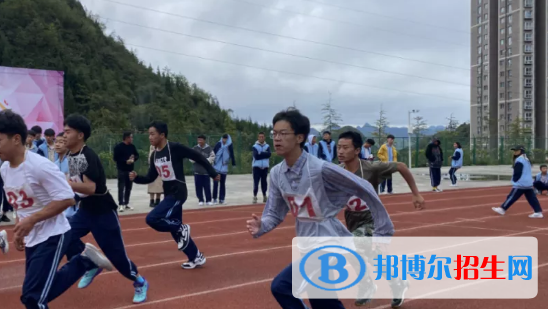 六盤水市鐘山區(qū)職業(yè)技術(shù)學(xué)校2022年學(xué)費、收費多少