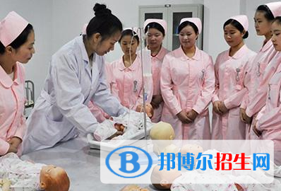重慶2022年去讀護理學校學什么對以后好一點