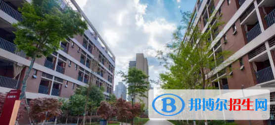 成都2022年初中生女生讀什么汽修學校好