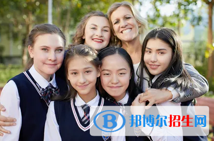  瑞得福國際學(xué)校高中部2022年學(xué)費(fèi)標(biāo)準(zhǔn)