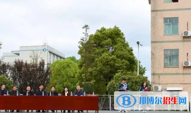 河南工業(yè)和信息化高級(jí)技工學(xué)校2022年報(bào)名條件、招生要求、招生對(duì)象