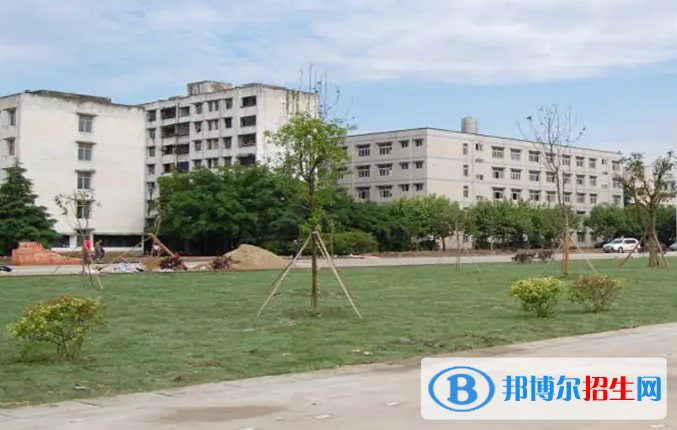 河南工業(yè)和信息化高級技工學(xué)校2022年招生辦聯(lián)系電話
